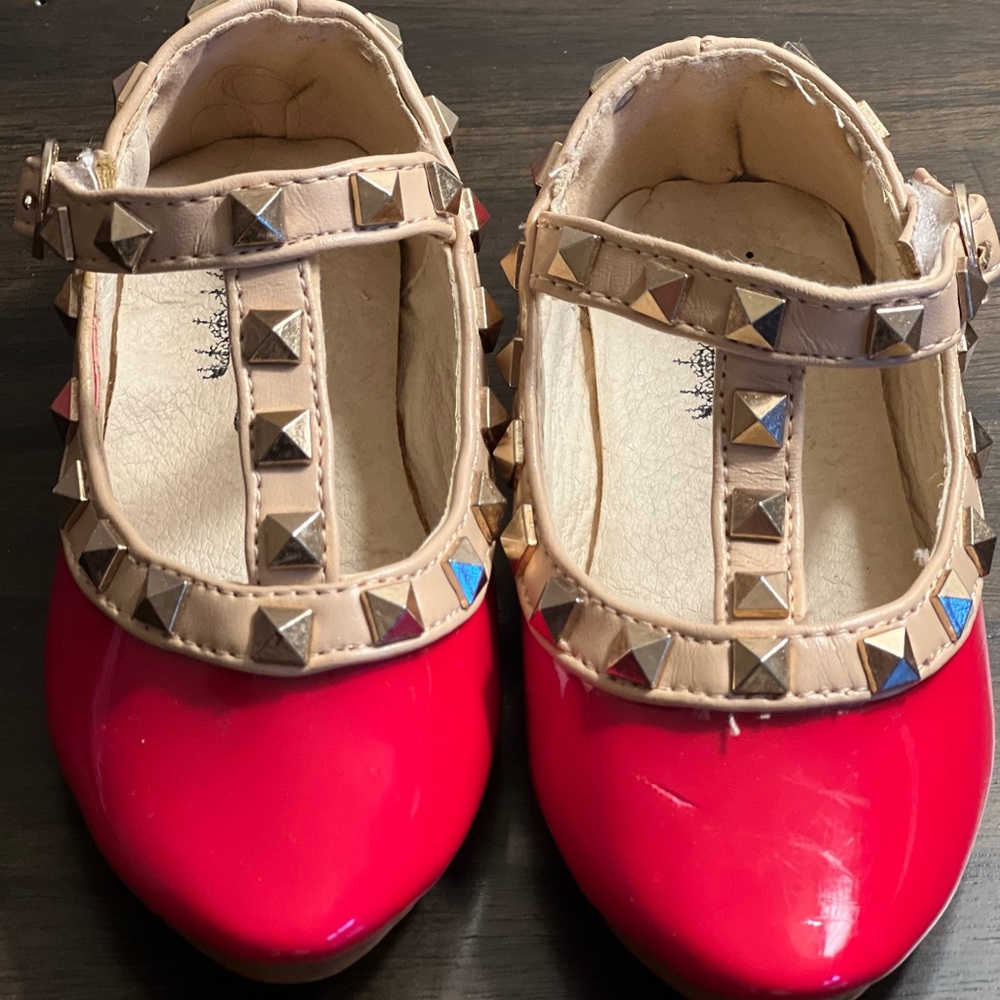 Kid red shoes